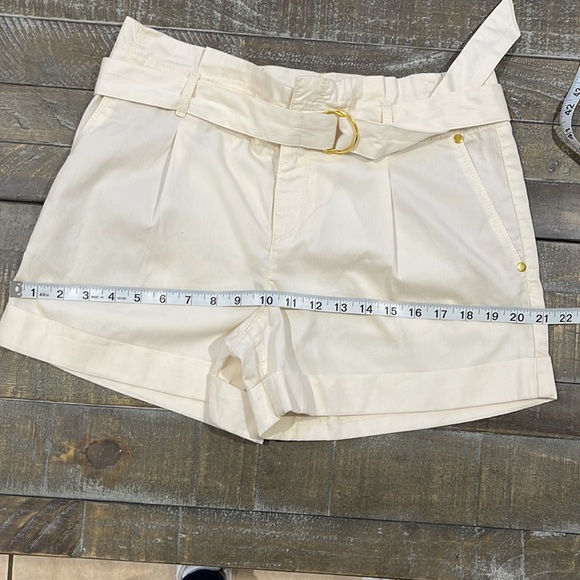 LOFT Herringbone Belted Paper Bag Shorts; Size 4; Color: whisper white - Picture 10 of 11
